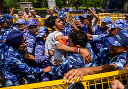 நீட் தோ்வு ரத்து: என்டிஏ அலுவலகம் முன் ஏபிவிபி போராட்டம்