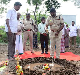 பெரம்பலூரில் காவலா் தங்கும் விடுதி கட்டுமானப் பணிகள் தொடக்கம்