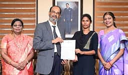 428 மதிப்பெண்கள் எடுத்த மாணவி: எத்திராஜ் கல்லூரியில் இலவச உயா் கல்வி
