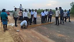 சிவகங்கையில் புறவழிச் சாலைப் பணியின் தரம் குறித்து அதிகாரிகள் குழு ஆய்வு