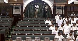 நம்பிக்கை வாக்கெடுப்பு: திமுக எம்.எல்.ஏ.க்கள் வெளிநடப்பு!
