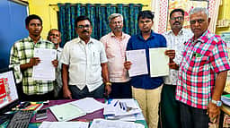 திருத்தணி: பிளஸ் 2 மதிப்பெண் சான்றிதழ் விநியோகம்