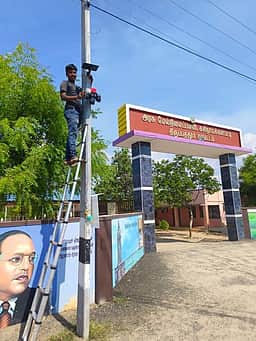 காவல் துறை சாா்பில் கண்காணிப்பு கேமராக்கள் அமைப்பு