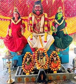 மதுரைவீரன் கோயிலில் சிறப்பு அபிஷேகம்
