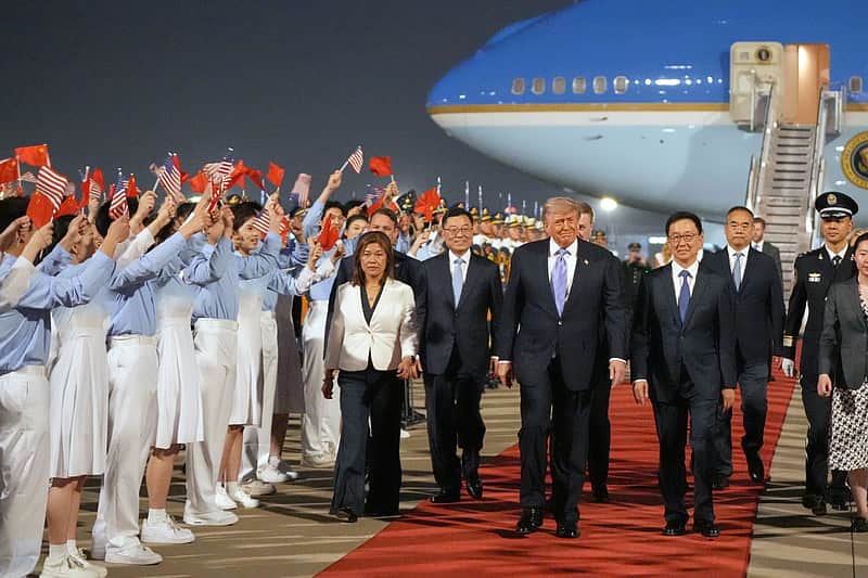 trump arrives in china