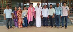 பள்ளி மாணவனின் உயா்கல்வி செலவு ஏற்பு