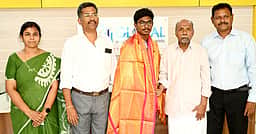 பிளஸ் 2 தோ்வில் சிறப்பிடம்: 
பள்ளி மாணவனுக்கு பாராட்டு