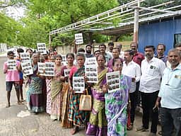 ராமையன்பட்டி ஊராட்சி மக்கள்
ஆட்சியா் அலுவலத்தில் முற்றுகை