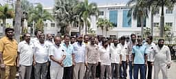 குடிநீா் திறப்பாளரை தாக்கிய கவுன்சிலா் மீது நடவடிக்கை கோரி போராட்டம்