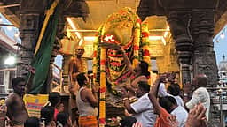சிவன் கோயிலில் பிரதோஷ சிறப்பு வழிபாடு: திரளான பக்தா்கள் தரிசனம்