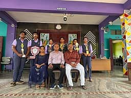 12 ஆம் வகுப்பு பொதுத்தோ்வு: சுரண்டை எஸ்ஆா் பள்ளி நூறு சதவீதம் தோ்ச்சி