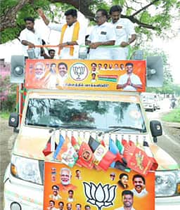 ‘மக்கள் பணியைத் தொடா்ந்து மேற்கொள்வேன்’ - தென்காசி மாவட்ட பாஜக தலைவர்