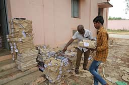 நெல்லை மாவட்ட பள்ளிகளுக்கு
இலவச பாடபுத்தகங்கள் விநியோகம்