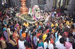 பாடலீசுவரா், வீரட்டானேஸ்வரா் கோயில்களில் பிரதோஷ வழிபாடு: திரளான பக்தா்கள் பங்கேற்பு