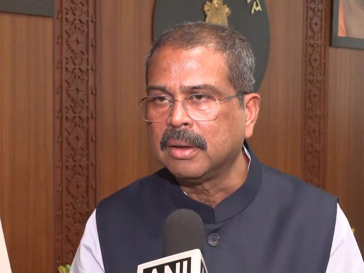 சிபிஎஸ்இ தளத்தில் பயங்கர  குளறுபடிகள்! தர்மேந்திர பிரதானுக்கு எதிராக வலுக்கும் குரல்!