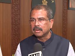 சிபிஎஸ்இ தளத்தில் பயங்கர  குளறுபடிகள்! தர்மேந்திர பிரதானுக்கு எதிராக வலுக்கும் குரல்!
