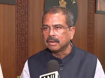 சிபிஎஸ்இ தளத்தில் பயங்கர  குளறுபடிகள்! தர்மேந்திர பிரதானுக்கு எதிராக வலுக்கும் குரல்!