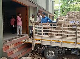 பள்ளி மாணவா்கள் 93,889 பேருக்கு புத்தகங்கள் அனுப்பும் பணி தொடக்கம்