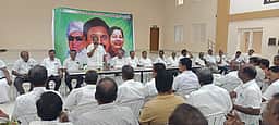 பல்லடம் வடக்கு ஒன்றிய அதிமுக செயல்வீரா்கள் கூட்டம்