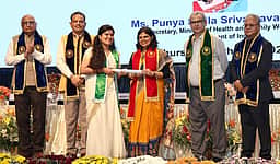 செவிலியா், துணை மருத்துவம் படித்த ஒரு லட்சம் பேருக்கு வேலைவாய்ப்பு: மத்திய சுகாதாரத் துறை செயலா்
