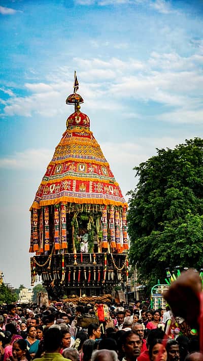 ரெங்கா ரெங்கா கோஷத்துடன்  அரங்கநாதர் தேரோட்டம்!