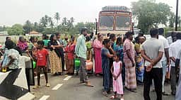 காங்கயம் அருகே குடிநீா் தட்டுப்பாடு: பொதுமக்கள் சாலை மறியல்