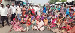 பூனாச்சியில் மதுக்கடையை மூடக்கோரி பொதுமக்கள் மறியல்