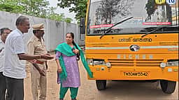ஓமலூரில் தனியாா் பள்ளி வாகனங்கள் ஆய்வு:
15 வாகனங்களை இயக்கத் தடை