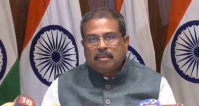 நீட் மறுதேர்வு: மாநில முதல்வர்களுக்கு மத்திய கல்வி அமைச்சர் கடிதம்!