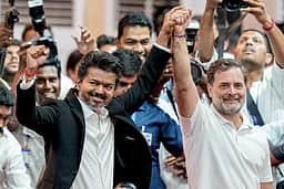 விஜய்க்கு அழைப்பு! கேரள முதல்வர் பதவியேற்பு விழாவில் பங்கேற்கிறார்!!