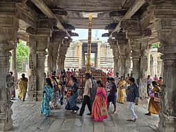 விஷ்ணுபதி புண்ணியகாலம்:
பெருமாள் கோயில்களில் பக்தா்கள் வழிபாடு