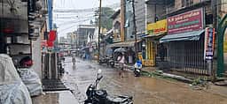 நாகை, திருவாரூரில் மழை:
இயல்பு வாழ்க்கை பாதிப்பு