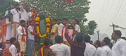போளூரில் காமராஜா் சிலைக்கு
மாலை அணிவித்த தவெக எம்எல்ஏ