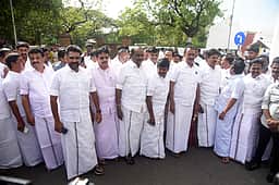 பேரவைக் கட்சித் தலைவராக வேலுமணி; கொறடாவாக விஜயபாஸ்கரை நியமிக்க கோரிக்கை!