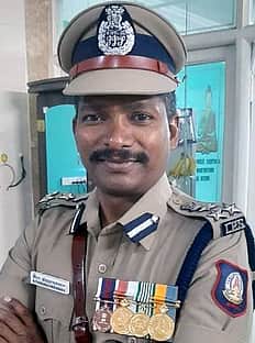 காவலா்களுக்கு நன்றி தெரிவித்த 
டிஐஜி திருநாவுக்கரசு