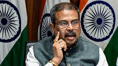 மத்திய கல்வி அமைச்சரைப் பதவிநீக்கம் செய்க: பிரதமர் மோடியிடம் ராகுல் காந்தி வலியுறுத்தல்!