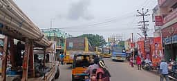 நெடுஞ்சாலை ஆக்கிரமிப்பால் 
சின்னமனூரில் போக்குவரத்து நெரிசல்