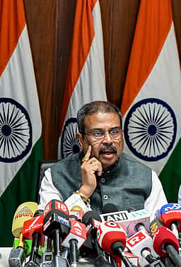 மத்திய கல்வி அமைச்சரைப் பதவிநீக்கம் செய்க: பிரதமர் மோடியிடம் ராகுல் காந்தி வலியுறுத்தல்!