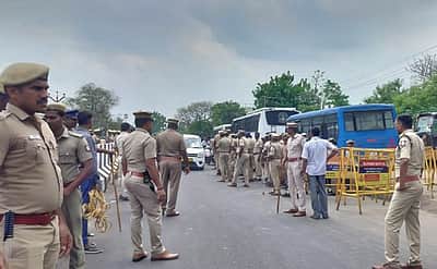 விழுப்புரம் அதிமுக அலுவலகத்தில் போலீஸார் குவிப்பு!