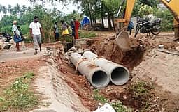 தினமணி செய்தி எதிரொலி!
சேதமடைந்த வாய்க்கால் பாலம் சீரமைக்கும் பணி தொடக்கம்!!