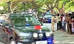 எரிபொருள் நெருக்கடி: வாகனங்களின் எண்ணிக்கையைக் குறைத்த ஆளுநர் ஆர்லேகர்!