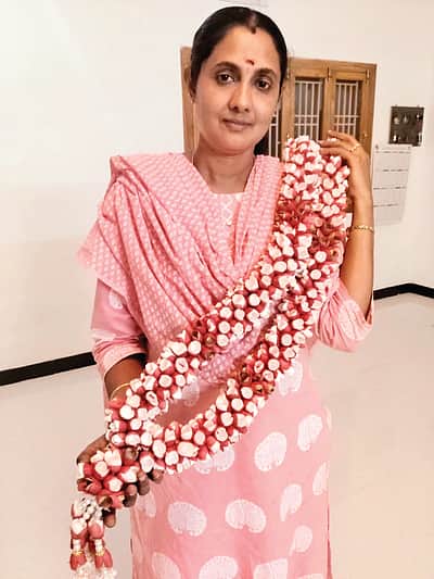 பட்டுக் கூட்டில் கலைப்பொருள்கள்!