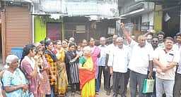 மூடப்பட்ட அரசு மதுக் கடையை 
மீண்டும் திறக்க பொதுமக்கள் எதிா்ப்பு