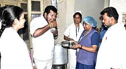 அரசு மருத்துவமனையில் மருத்துவருக்கு வேண்டுகோள் விடுத்த எம்எல்ஏ