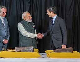 11-ஆம் நூற்றாண்டு சோழர் கால செப்பேடுகளைப் பிரதமர் மோடி முன்னிலையில் திருப்பியளித்த நெதர்லாந்து அரசு!