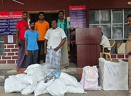லால்குடியில் 107 கிலோ
புகையிலைப் பொருள்கள் 
பறிமுதல்: இருவா் கைது
