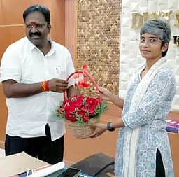 காஞ்சிபுரத்தில் வளா்ச்சிப் பணிகள்: ஆட்சியருடன் எம்எல்ஏ ஆலோசனை