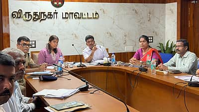 அடிப்படைத் தேவைகளுக்கு
முன்னுரிமை அளிக்க வேண்டும்: அமைச்சா் கீா்த்தனா
