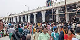 பழனி மலைக் கோயிலில் குவிந்த பக்தா்கள்