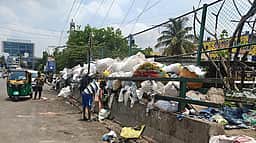 பெங்களூரில் கழிவு மேலாண்மை டெண்டரில் ரூ. 39,000 கோடி முறைகேடு: ஆளுநரிடம் பாஜக புகார்